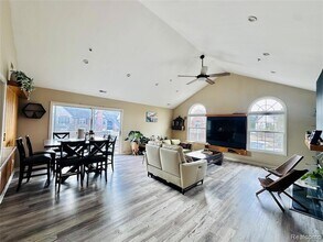 28122 Carlton Way Dr in Novi, MI - Foto de edificio - Building Photo