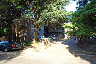 Washington Manor in Portland, OR - Building Photo - Building Photo