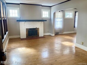 220 Oakdale St, Unit Apt 310 in Royal Oak, MI - Building Photo - Building Photo