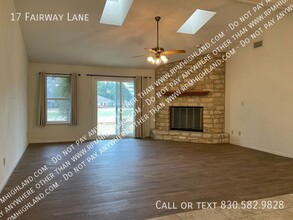 17 Fairway Ln in Meadowlakes, TX - Building Photo - Building Photo