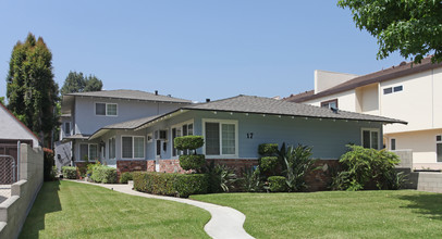 17 Eldorado St in Arcadia, CA - Foto de edificio - Building Photo