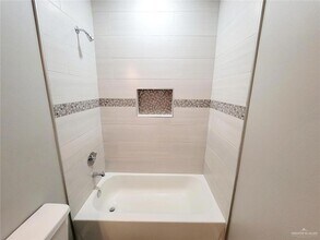 300 S Retama Ln, Unit 2 in Weslaco, TX - Building Photo - Building Photo