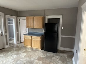 238-240 Oak St in Manchester, CT - Building Photo - Building Photo