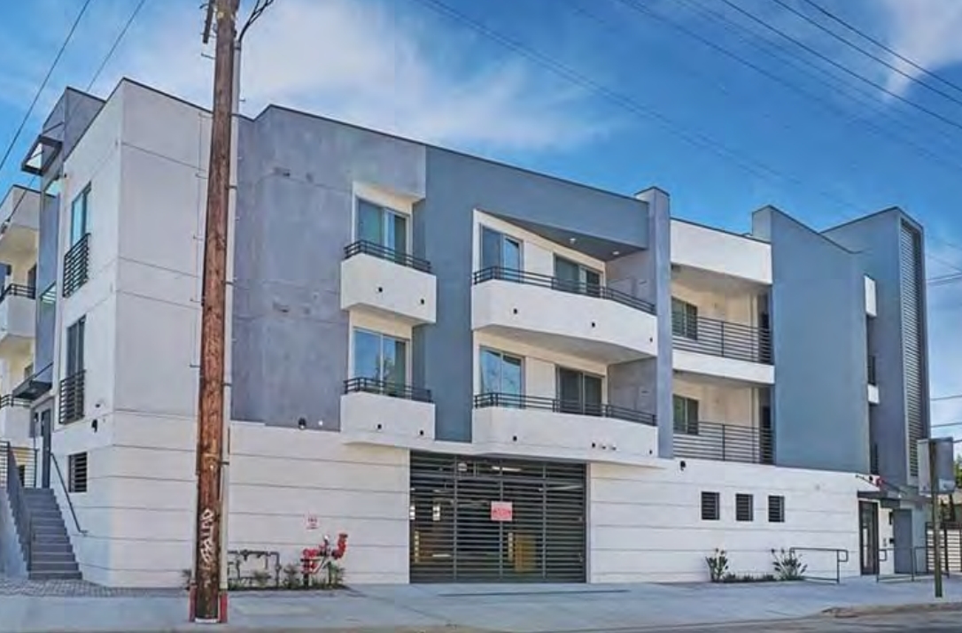 Tujunga Village Apartments in Studio City, CA - Building Photo