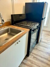 323 1st Ave S, Unit 03 in Kent, WA - Building Photo - Building Photo