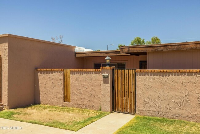 6008 W Augusta Ave in Glendale, AZ - Building Photo - Building Photo