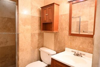 524 Washington Ave, Unit 309 in Miami Beach, FL - Building Photo - Building Photo