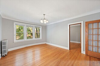 5256 W Wolfram St in Chicago, IL - Building Photo - Building Photo
