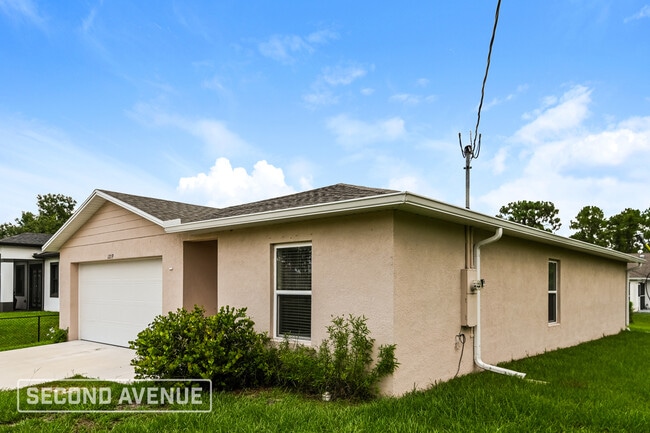 1219 Chrysler St in Lehigh Acres, FL - Building Photo - Building Photo