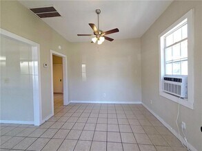 1625 Rousselin Dr in New Orleans, LA - Building Photo - Building Photo