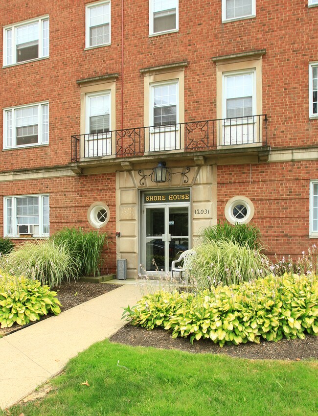 Shorehouse Apartments in Lakewood, OH - Foto de edificio - Building Photo