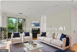 12901 Alton Square in Herndon, VA - Building Photo