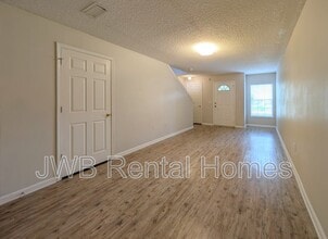 8475 McGirts Village Ln in Jacksonville, FL - Building Photo - Building Photo