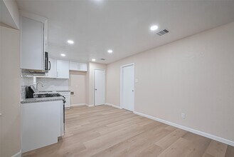 1612 Sleepy Hollow Dr in Pearland, TX - Building Photo - Building Photo