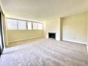 2420 Torrey Pines Rd in San Diego, CA - Building Photo - Building Photo