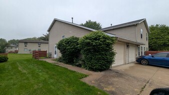 873 Kerns Dr NE in Bolivar, OH - Building Photo