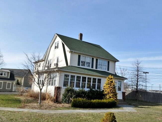 property at 724 Middletown Ave