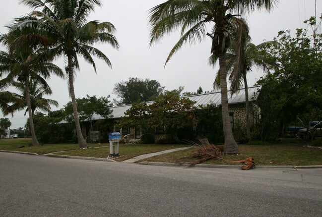 551 Broadway St in Longboat Key, FL - Foto de edificio - Building Photo