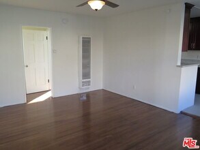 833 N Kingsley Dr in Los Angeles, CA - Foto de edificio - Building Photo