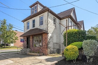 688 N Broad St in Woodbury, NJ - Building Photo - Building Photo