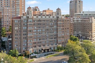 The Majestic in Kansas City, MO - Building Photo