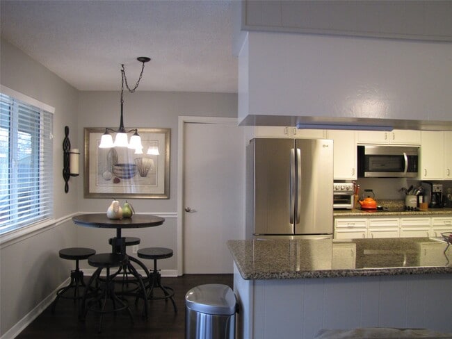 7902 Meadowcroft Dr in Houston, TX - Building Photo - Building Photo