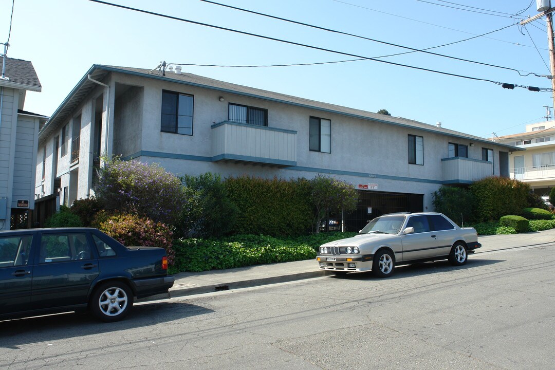 6040 Wenk Ave in Richmond, CA - Foto de edificio