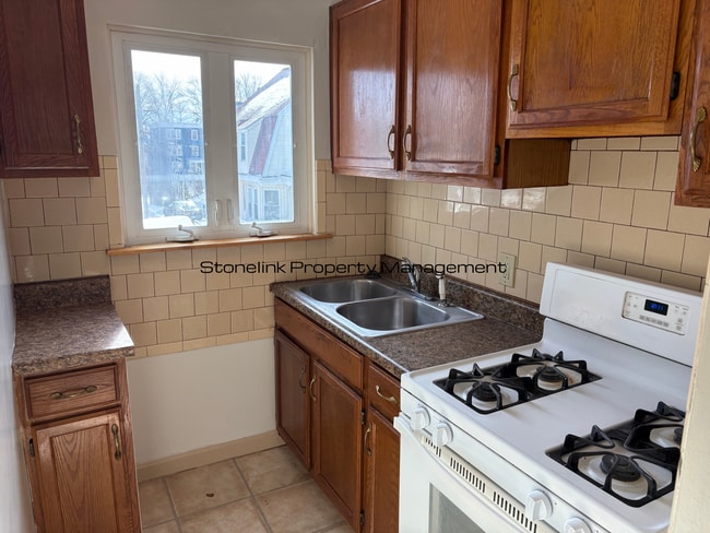 70 Magill St in Pawtucket, RI - Foto de edificio - Building Photo