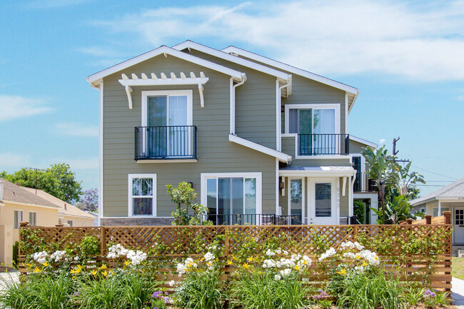 8341-8343 Dunbarton Ave, Unit 8341 in Los Angeles, CA - Foto de edificio - Building Photo