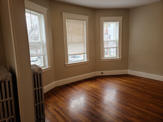 8 Woodside Ave, Unit 1 in Boston, MA - Foto de edificio - Building Photo