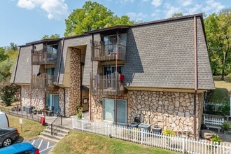 Hartford House Apartments in Nashville, TN - Foto de edificio - Building Photo