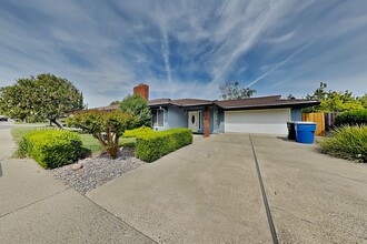 6830 Harmon Dr in Sacramento, CA - Building Photo - Building Photo