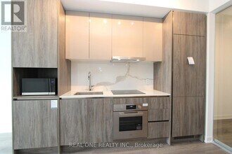 180 Front St E in Toronto, ON - Building Photo - Building Photo