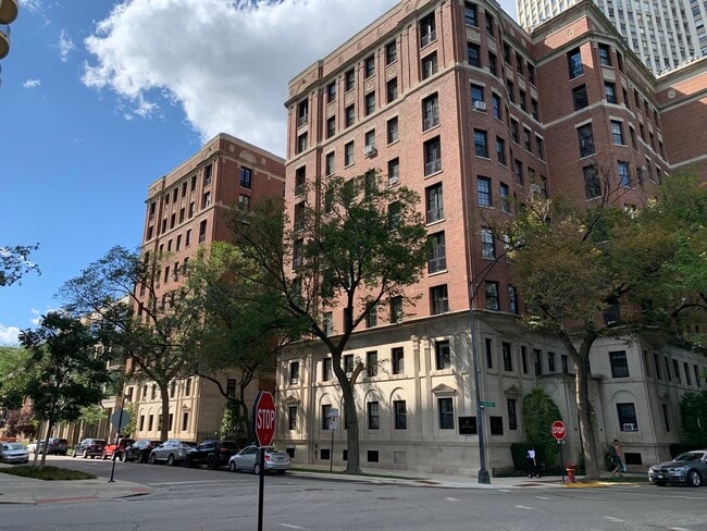 property at 2600 N Lakeview Ave