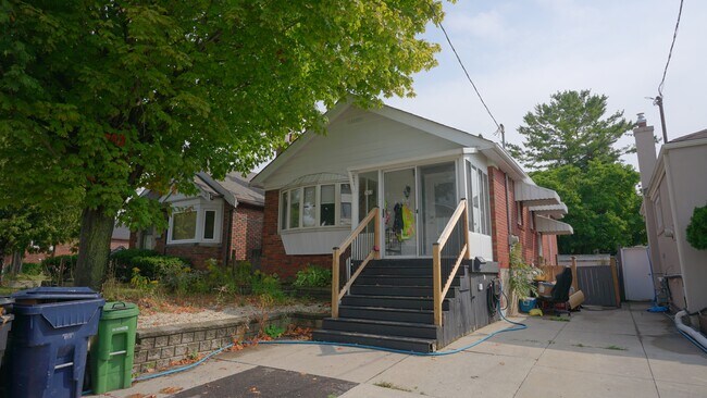 103 Yardley Ave in Toronto, ON - Building Photo - Building Photo