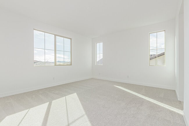 property at 713 W Longwood Dr