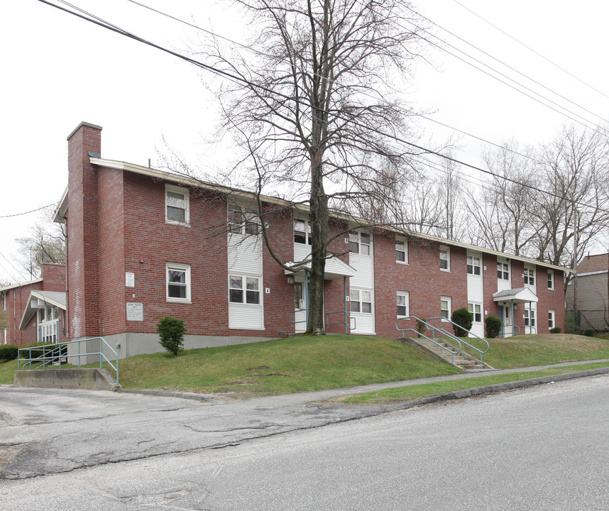 Francis Plaza in Pittsfield, MA - Foto de edificio