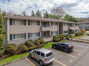 50 W Lindsley Rd in Cedar Grove, NJ - Building Photo - Building Photo