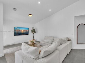 4962 SW 32nd Way in Fort Lauderdale, FL - Building Photo - Building Photo