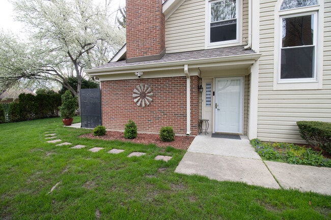 1843 W White Oak St in Arlington Heights, IL - Building Photo - Building Photo