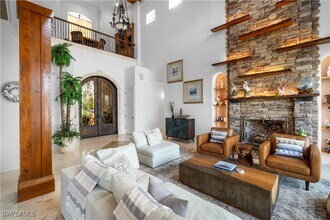 1080 Old Marco Ln in Marco Island, FL - Foto de edificio - Building Photo
