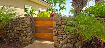 202 Paia Pohaku Pl in Lahaina, HI - Building Photo - Building Photo