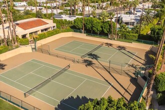 200 E Racquet Club Rd, Unit 31 in Palm Springs, CA - Building Photo - Building Photo