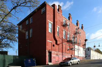 3834 Glenway Ave in Cincinnati, OH - Foto de edificio - Building Photo