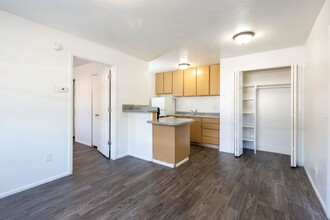 Cozy Apartments located in Salt Lake City! in Salt Lake City, UT - Building Photo - Building Photo