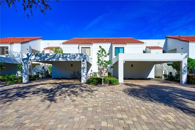 613 Beachwalk Cir in Naples, FL - Building Photo - Building Photo