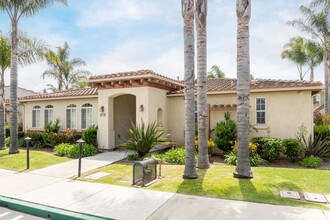 Oak Creek Villas in Santa Maria, CA - Foto de edificio - Building Photo