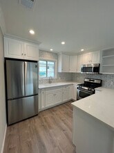 2334 Del Mar Rd, Unit Apartment in Montrose, CA - Building Photo - Building Photo