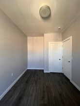 73 Martin Luther King Jr Dr, Unit 2 in Jersey City, NJ - Foto de edificio - Building Photo