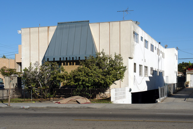 333 W Arbor Vitae St in Inglewood, CA - Building Photo - Building Photo